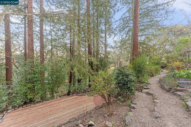 11 Los Conejos, Orinda, CA 94563