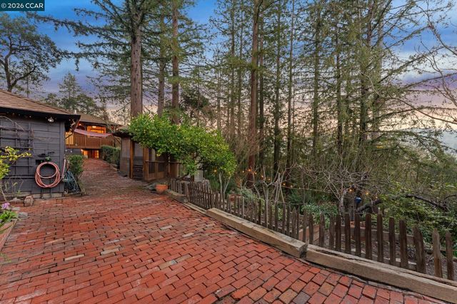 11 Los Conejos, Orinda, CA 94563