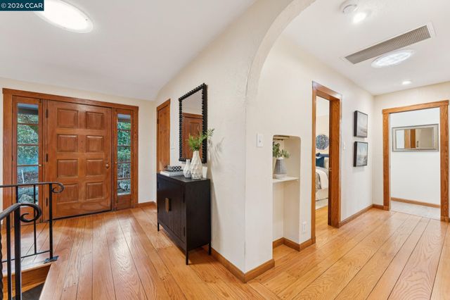 11 Los Conejos, Orinda, CA 94563