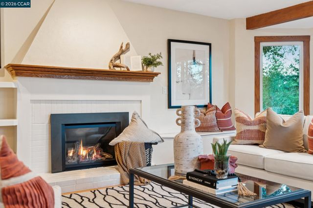 11 Los Conejos, Orinda, CA 94563