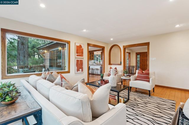 11 Los Conejos, Orinda, CA 94563