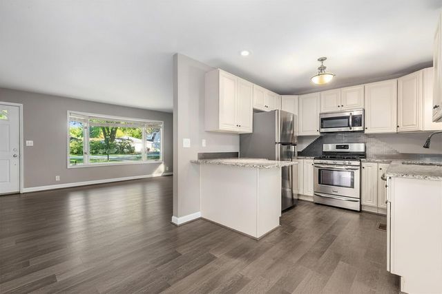 16340 S McGrath Drive, Plainfield, IL 60586