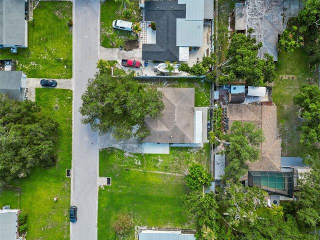 2874 DAVIS BOULEVARD, Sarasota, FL 34237