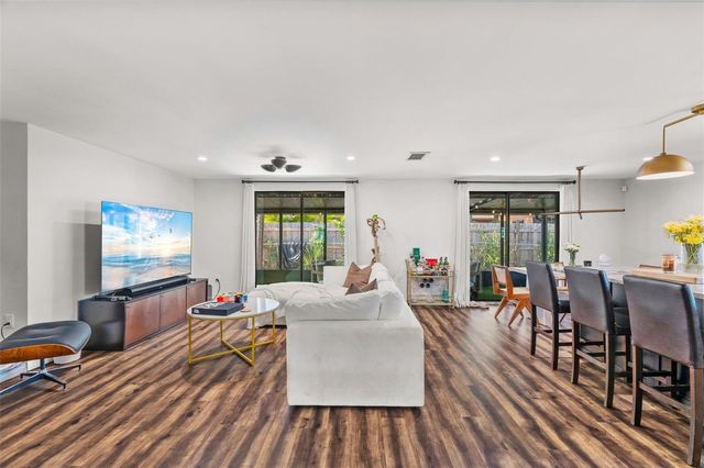 2874 DAVIS BOULEVARD, Sarasota, FL 34237
