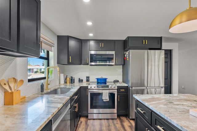 2874 DAVIS BOULEVARD, Sarasota, FL 34237