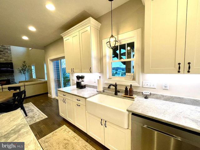 708 SLATON LN, Morgantown, WV 26508