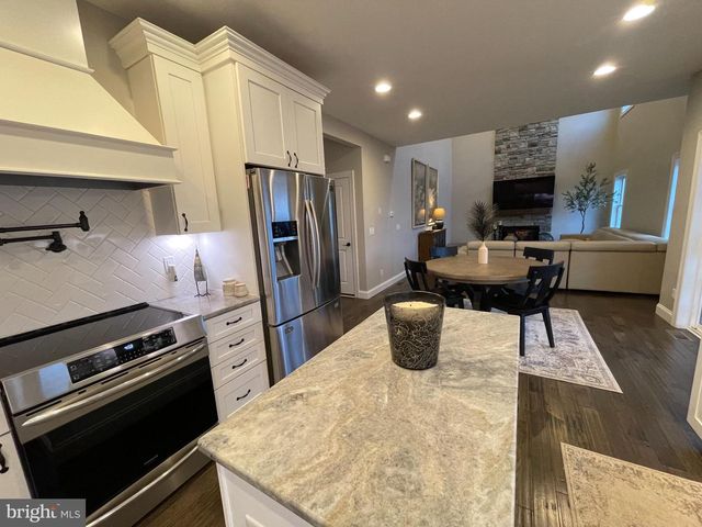 708 SLATON LN, Morgantown, WV 26508