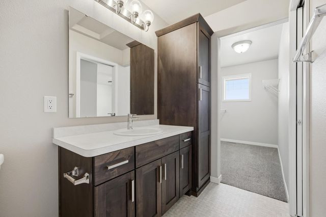 1520 75th Avenue S, Fargo, ND 58104