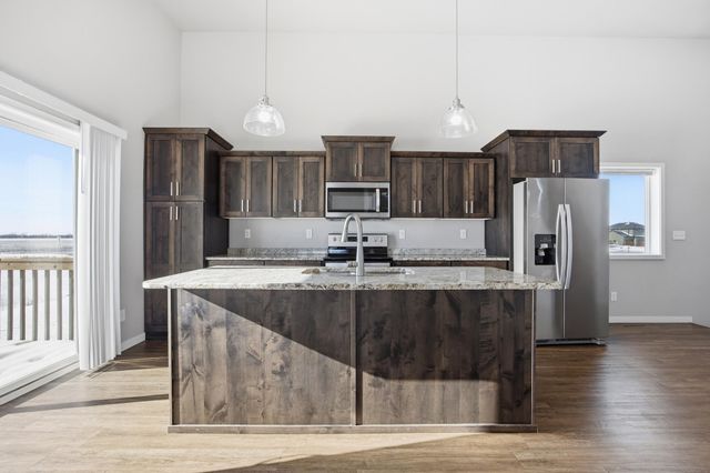 1520 75th Avenue S, Fargo, ND 58104