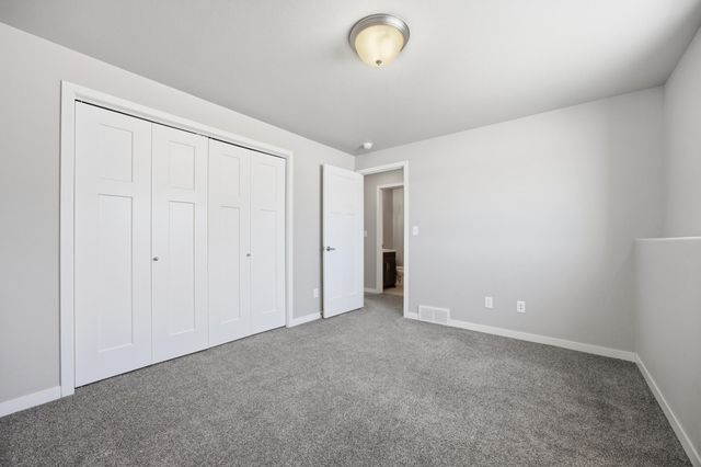 1520 75th Avenue S, Fargo, ND 58104