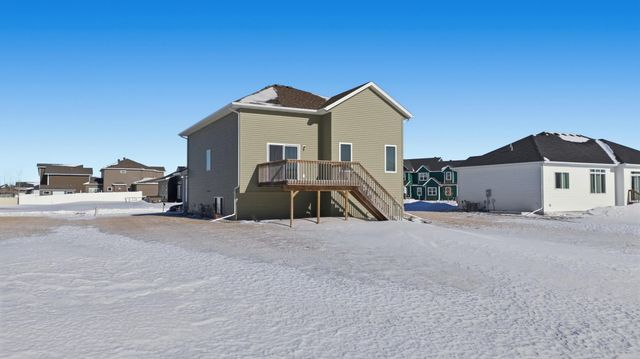 1520 75th Avenue S, Fargo, ND 58104