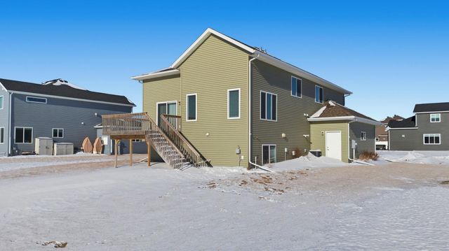 1520 75th Avenue S, Fargo, ND 58104