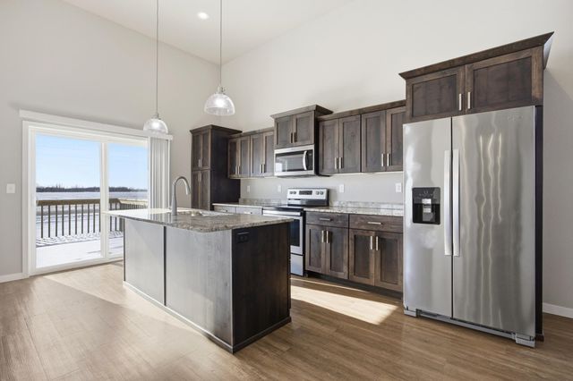 1520 75th Avenue S, Fargo, ND 58104