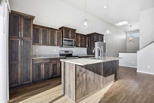 1520 75th Avenue S, Fargo, ND 58104