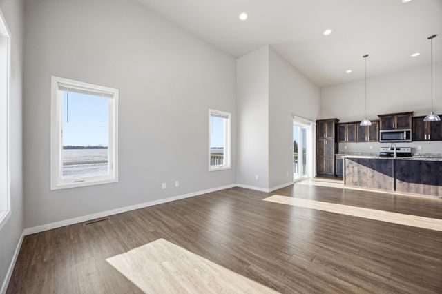 1520 75th Avenue S, Fargo, ND 58104