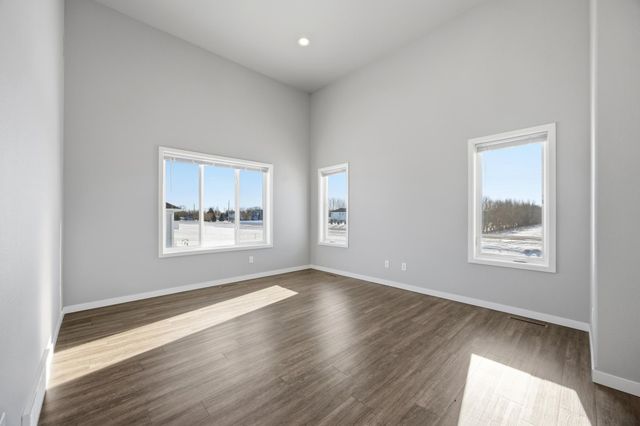 1520 75th Avenue S, Fargo, ND 58104