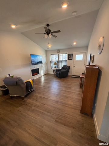 2035 CHESTNUT Street, Quincy, IL 62301