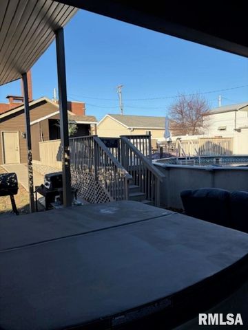 2035 CHESTNUT Street, Quincy, IL 62301