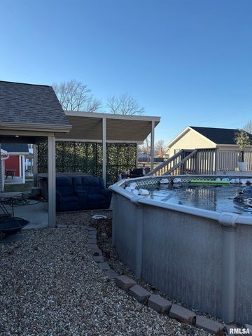 2035 CHESTNUT Street, Quincy, IL 62301