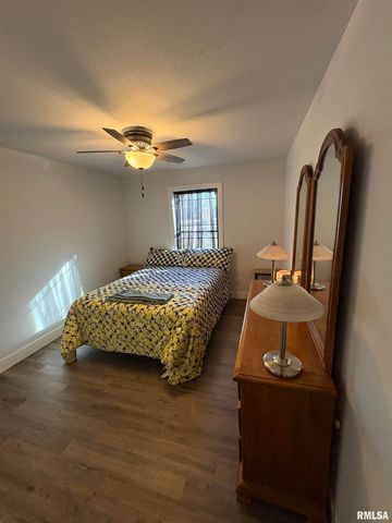 2035 CHESTNUT Street, Quincy, IL 62301