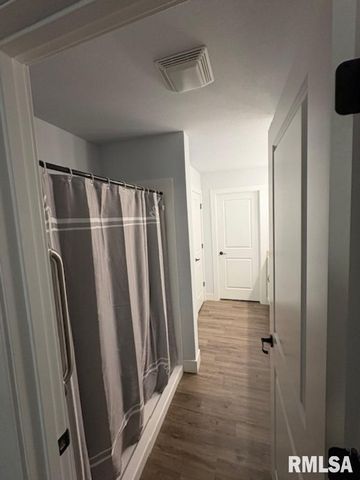 2035 CHESTNUT Street, Quincy, IL 62301