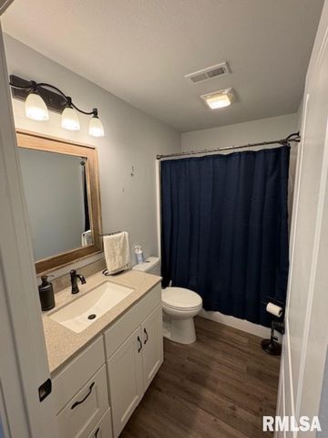 2035 CHESTNUT Street, Quincy, IL 62301