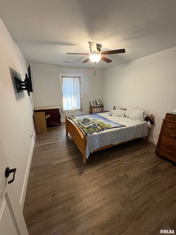 2035 CHESTNUT Street, Quincy, IL 62301