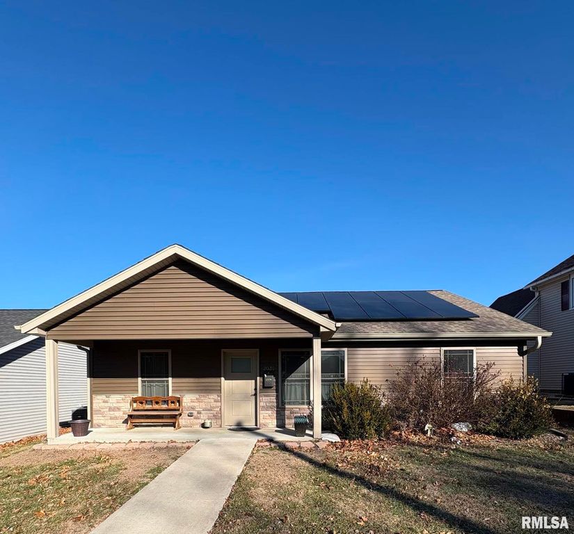 2035 CHESTNUT Street, Quincy, IL 62301