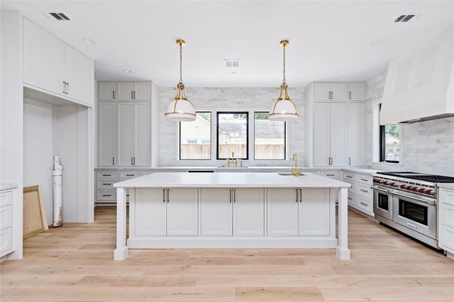 822 W 31st Street, Houston, TX 77018