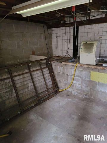 1413 N WILSON Avenue, Chillicothe, IL 61523