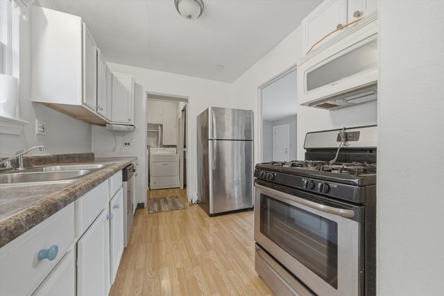 13 W Kenilworth Avenue, Prospect Heights, IL 60070