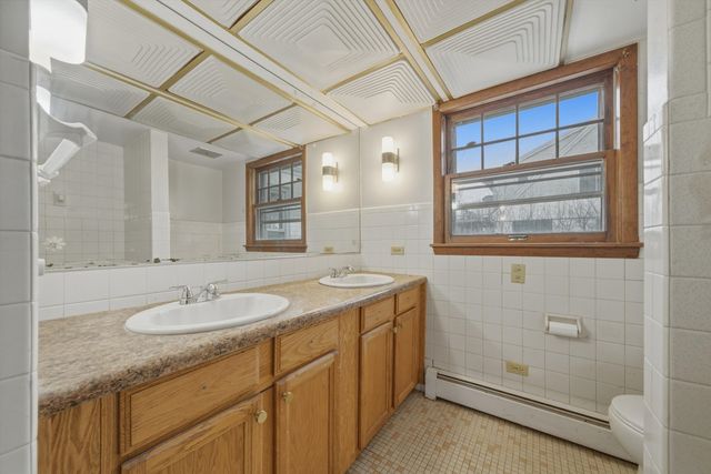 13 W Kenilworth Avenue, Prospect Heights, IL 60070