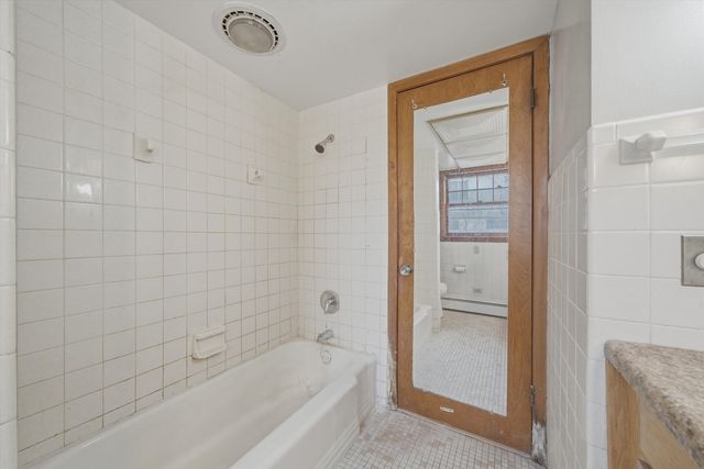 13 W Kenilworth Avenue, Prospect Heights, IL 60070