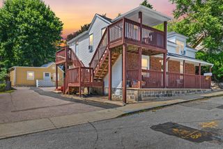 9 Blackhall Court, New London, CT 06320