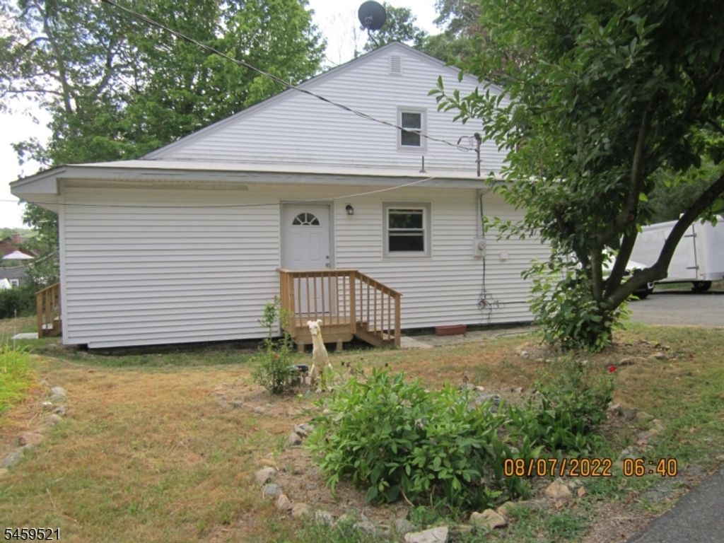 322 Squaw Trl, Hopatcong Boro, NJ 07821 — exterior
