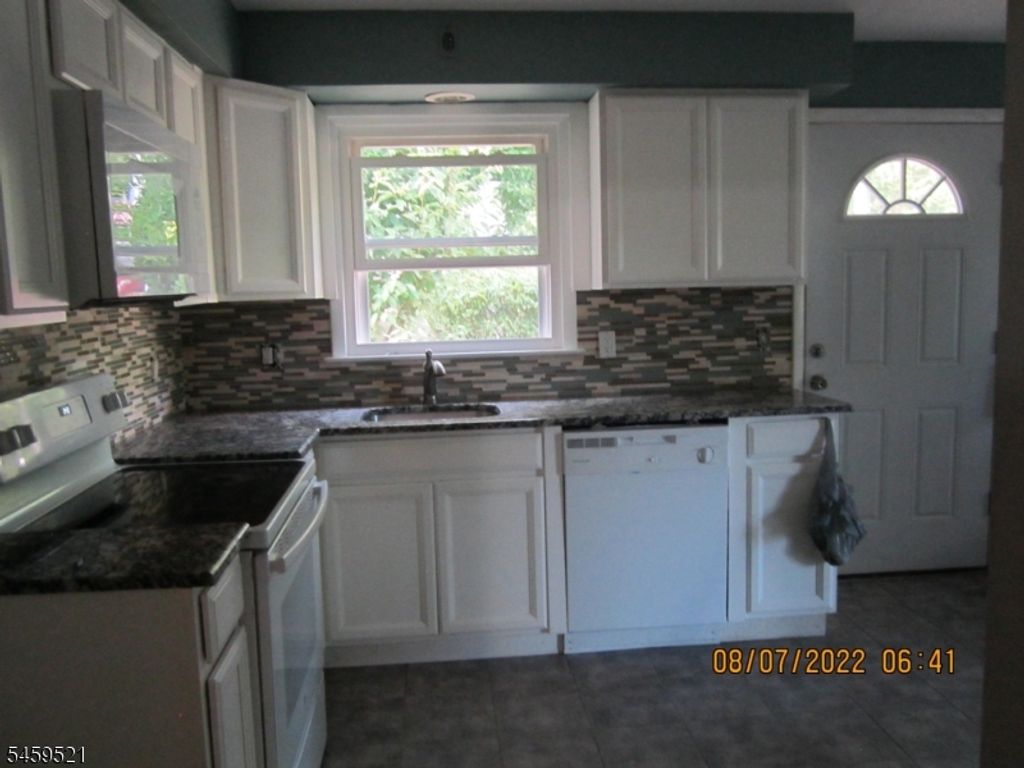 322 Squaw Trl, Hopatcong Boro, NJ 07821 — photo 3