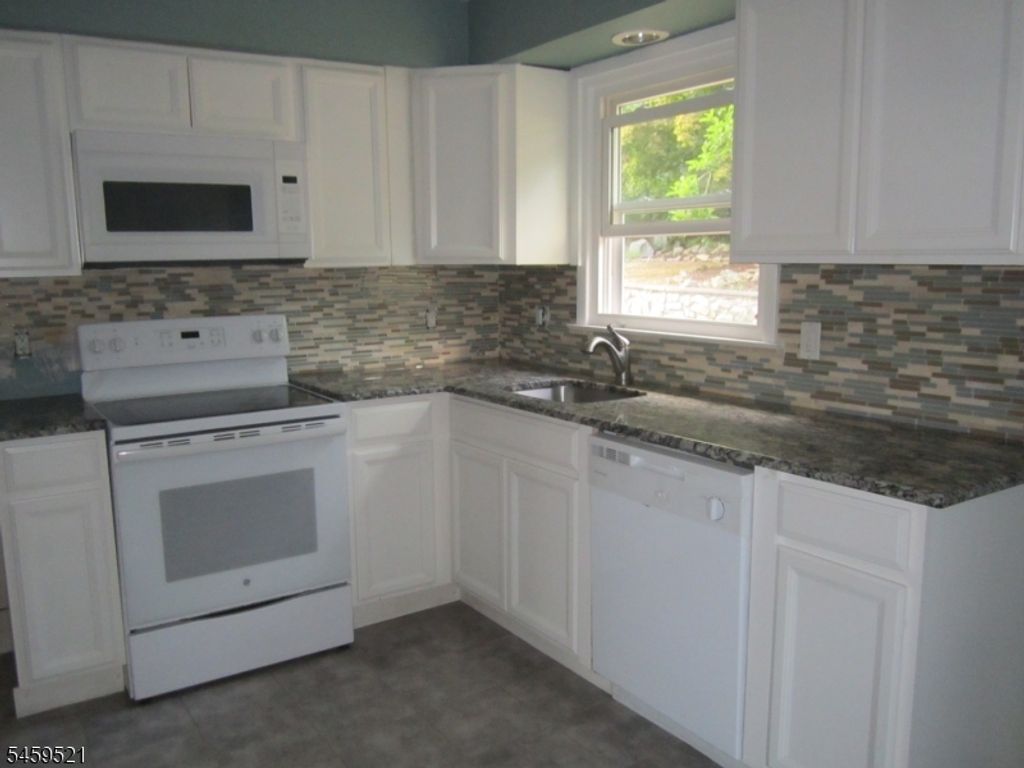 322 Squaw Trl, Hopatcong Boro, NJ 07821 — photo 4