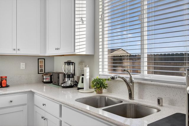 1720 Bedrock Ct, Plumas Lake, CA 95961