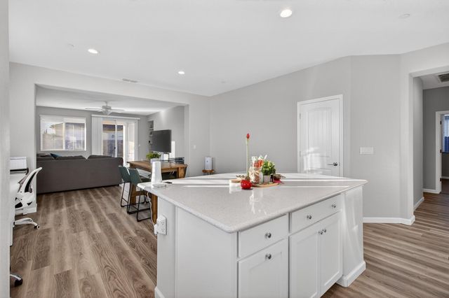 1720 Bedrock Ct, Plumas Lake, CA 95961