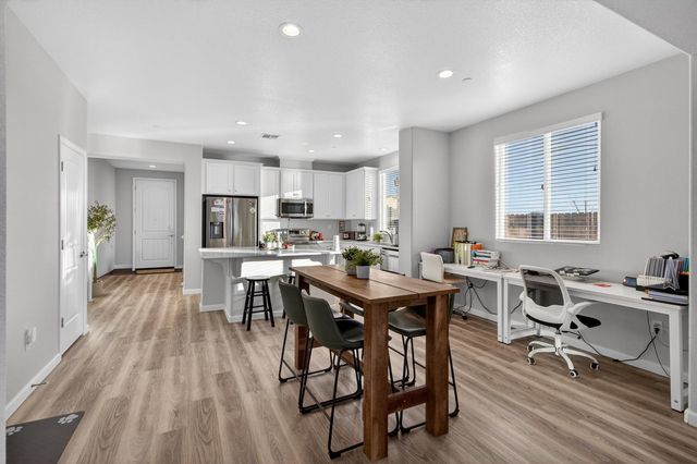 1720 Bedrock Ct, Plumas Lake, CA 95961