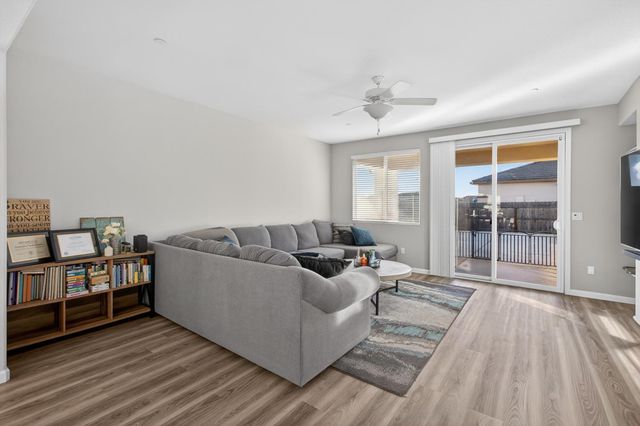 1720 Bedrock Ct, Plumas Lake, CA 95961