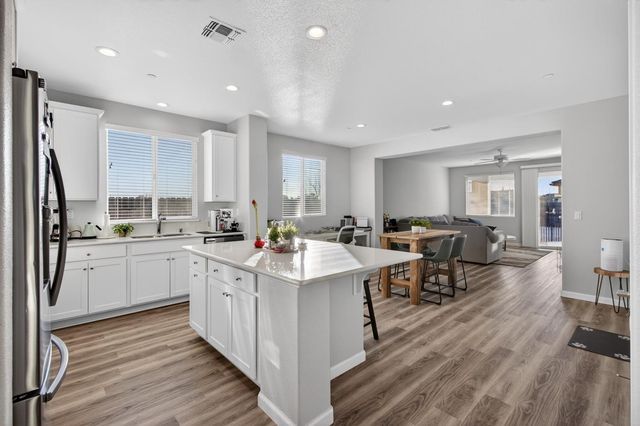 1720 Bedrock Ct, Plumas Lake, CA 95961