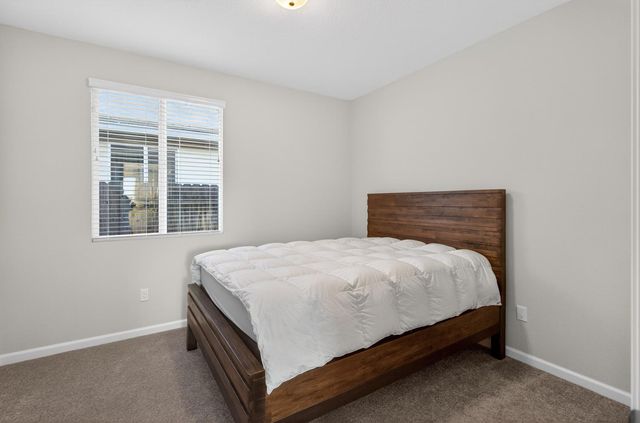 1720 Bedrock Ct, Plumas Lake, CA 95961