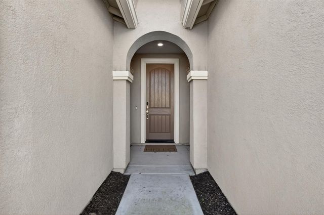 1720 Bedrock Ct, Plumas Lake, CA 95961