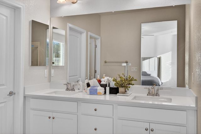 1720 Bedrock Ct, Plumas Lake, CA 95961