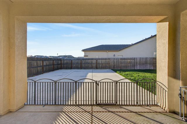 1720 Bedrock Ct, Plumas Lake, CA 95961