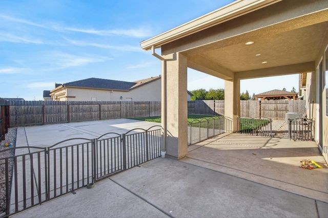 1720 Bedrock Ct, Plumas Lake, CA 95961