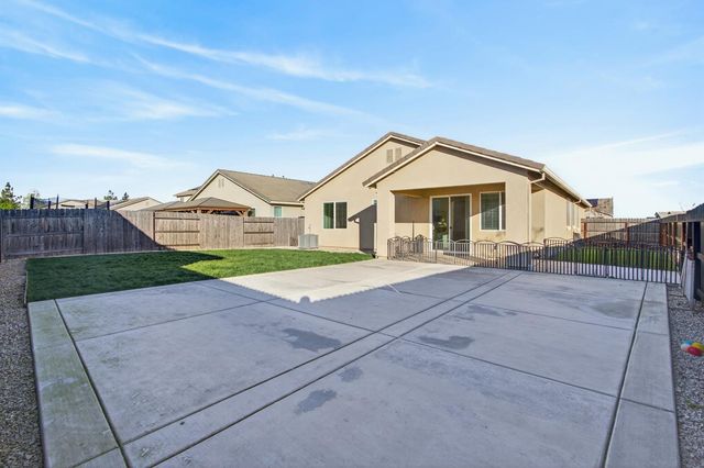 1720 Bedrock Ct, Plumas Lake, CA 95961