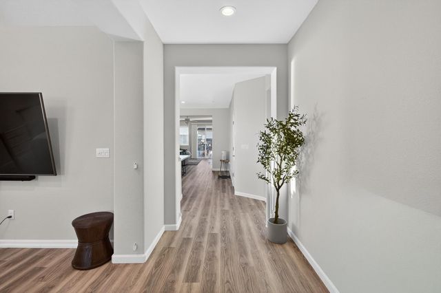 1720 Bedrock Ct, Plumas Lake, CA 95961