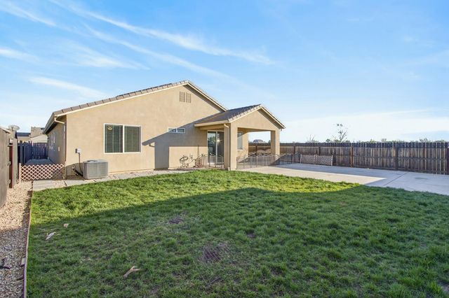 1720 Bedrock Ct, Plumas Lake, CA 95961